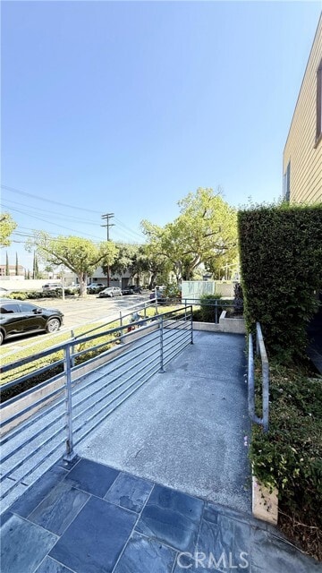 Building Photo - 41 N Oak Ave