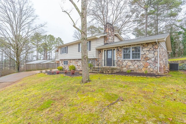 Building Photo - 4 Bedroom Rental in East Brainerd!