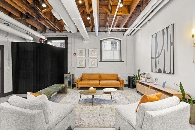 La colección en la oficina del American Tobacco Center - The Collection at American Tobacco Center