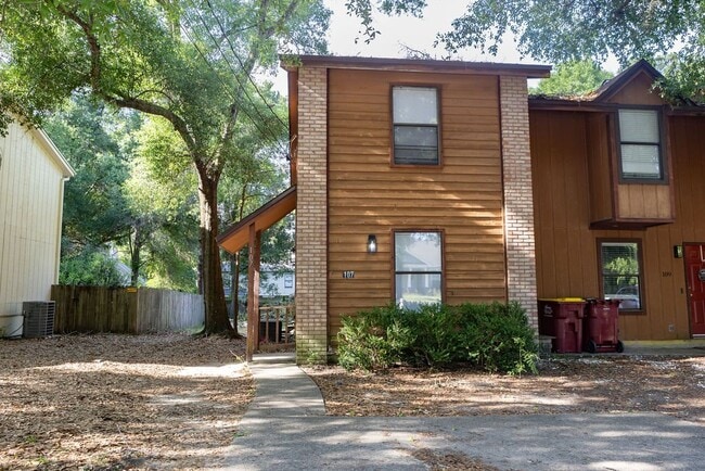 Building Photo - 107 Hampton Dr