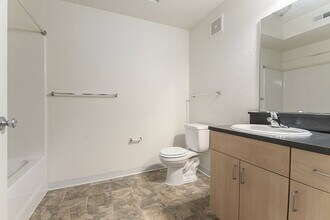 Building Photo - Lynbrook Apartments and Townhomes