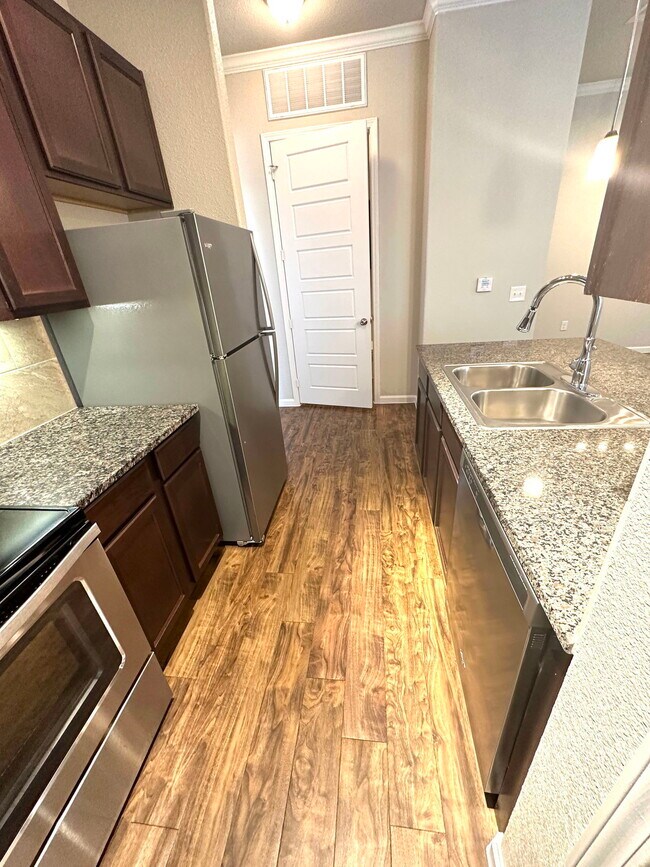 Foto del edificio - 27040 U.S. 380 Apt #A1, Aubrey, TX 76227 - 1 BR 1 BA condo