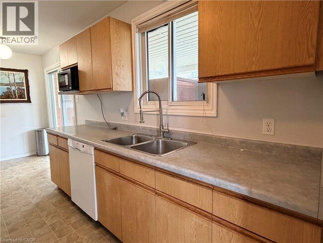 Building Photo - 259 Camille Crescent