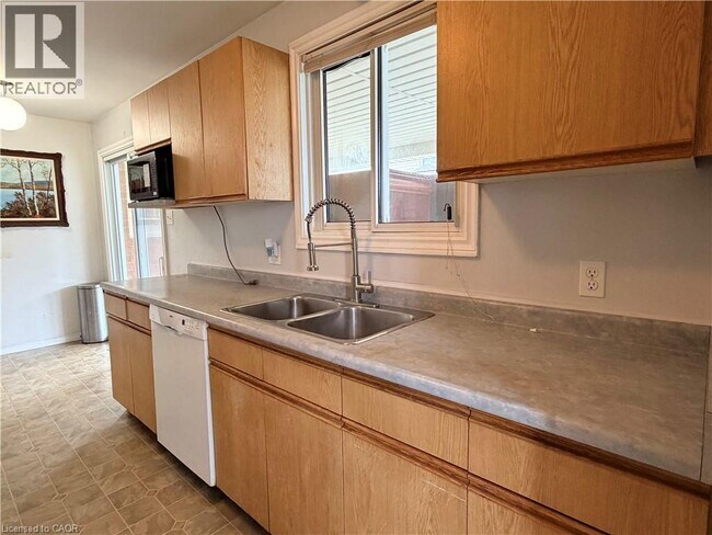 Photo du bâtiment - 259 Camille Crescent