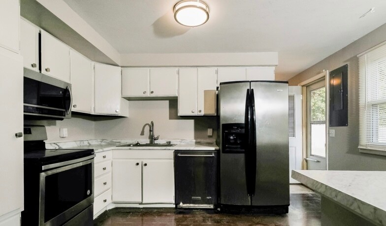Building Photo - 1543 W 79th St