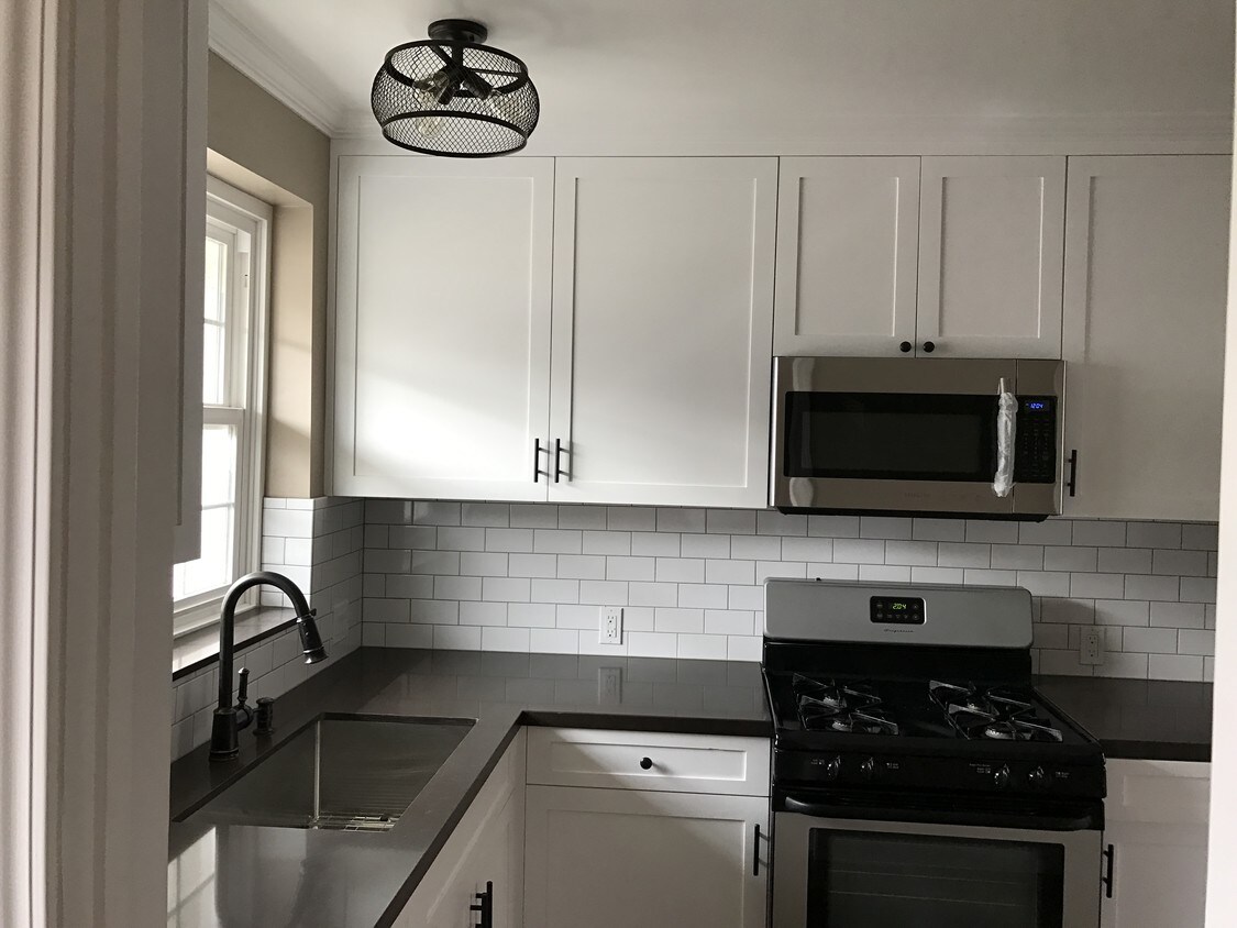 kitchen - 7001 Kittyhawk Ave