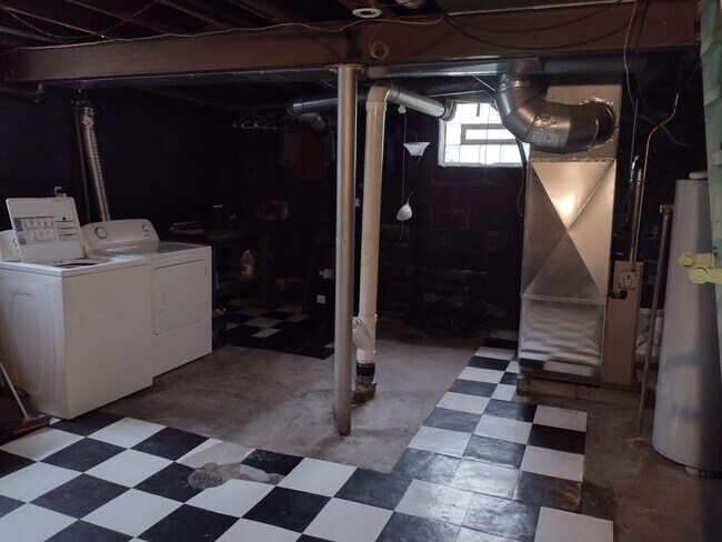 Foto del edificio - 8149 Hohman Ave