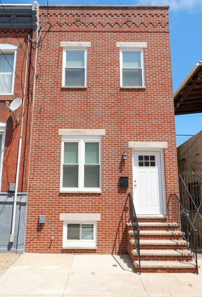 Renovated 3 Bedroom, 1.5 Bath Home in Newbold — Central Air, In-Unit Laundry, Private Yard - Renovated 3 Bedroom, 1.5 Bath Home in Newbold — Central Air, In-Unit Laundry, Private Yard