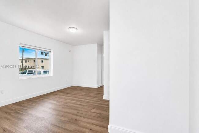 Foto del edificio - 8329 NW 5th Ave