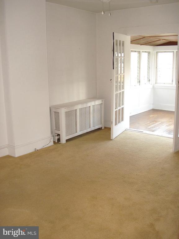 Building Photo - 549 Hermitage St