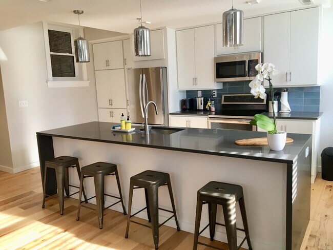 Kitchen - 33 E 13th St