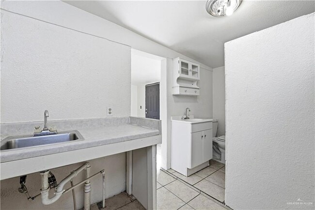 Building Photo - 8516 Hendrix Ave