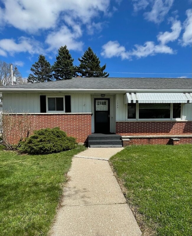 Building Photo - 1006-1006 N Sumac Dr