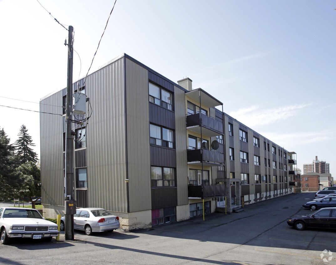 Primary Photo - Glen Everest Apartments