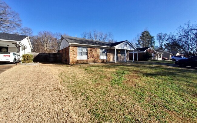 Building Photo - 2572 Thackery Dr