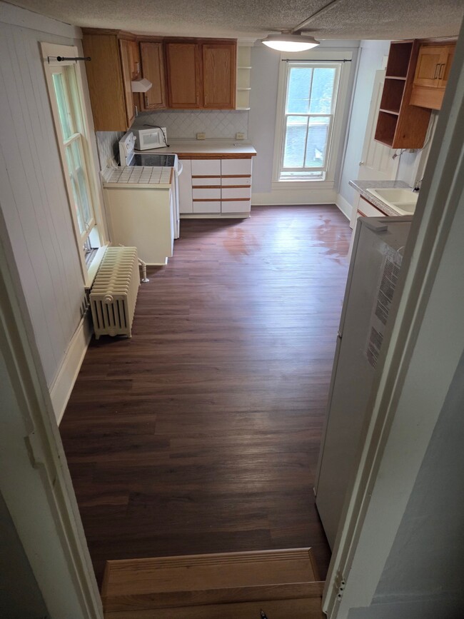 Building Photo - 328 E 4th St