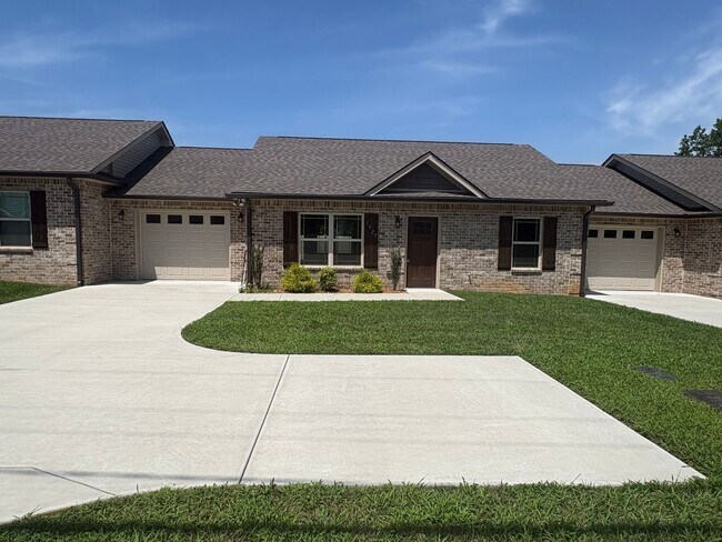 Foto del edificio - BRAND NEW Spacious Townhome in Shelbyville!...**1/2 OFF Move-In Special**