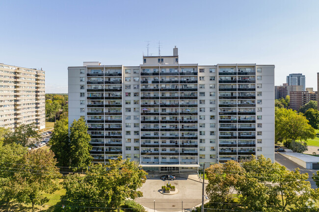 Building Photo - 2727 Victoria Park Ave