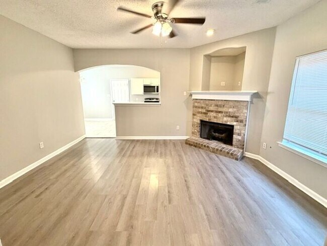 Foto del edificio - Now Leasing A 3 Bedroom 2.5 Bath In Cordova