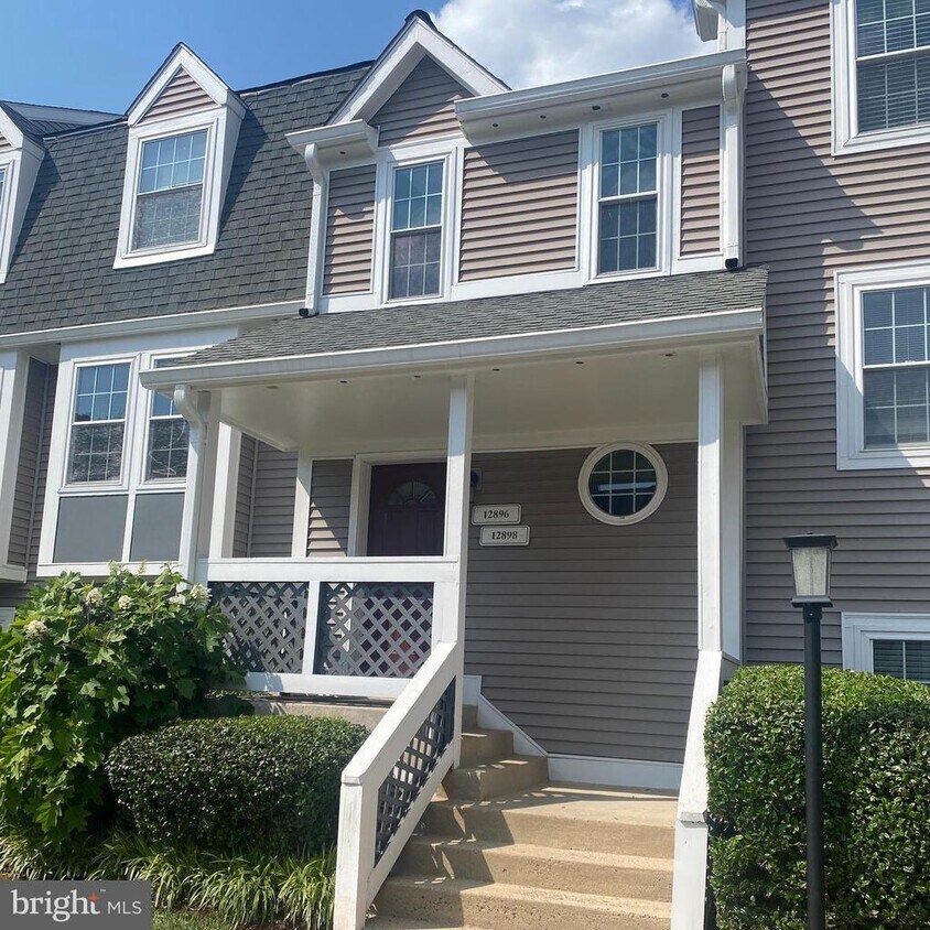 Foto principal - 12896 Grays Pointe Rd