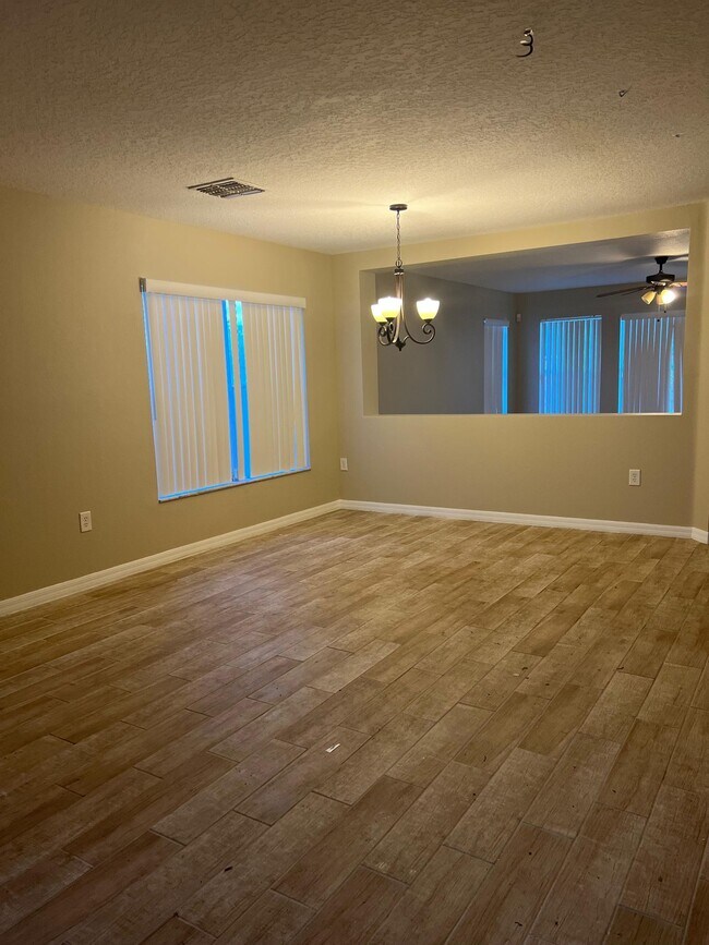 Building Photo - 4643 Caverns Dr