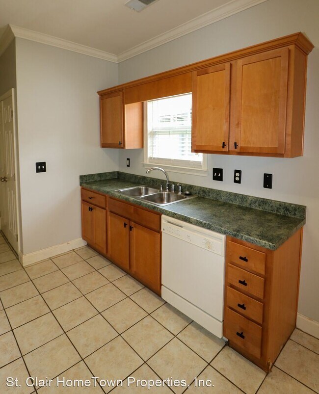 Building Photo - 3 br, 2 bath House - 340 Oak Leaf Cir