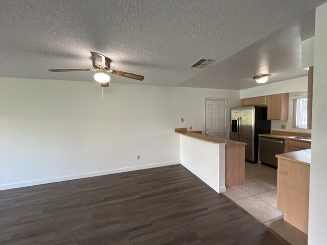 Building Photo - 5523 Westbrook Dr