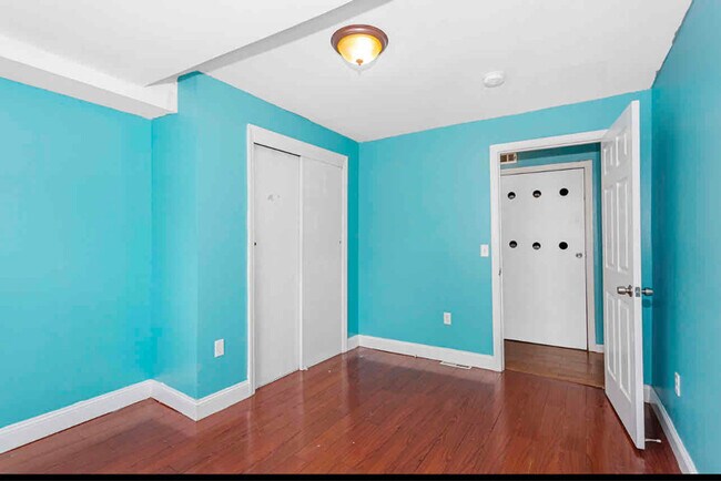 Building Photo - 507 12th Ave