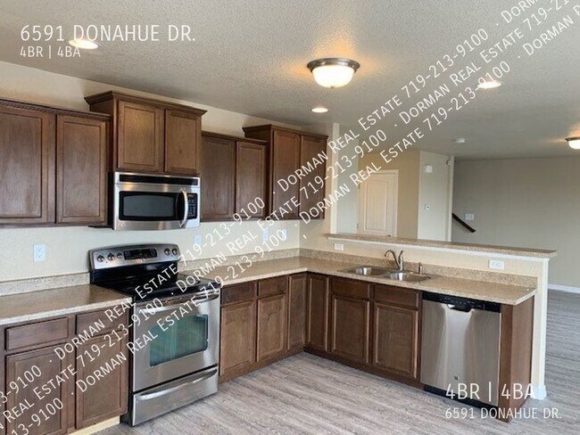 Building Photo - Single Family with Large Yard