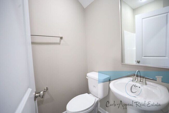 Foto del edificio - Luxury 2 bed 2 bath apartment - brand new construction!! Washer, dryer, internet, cable and utili...