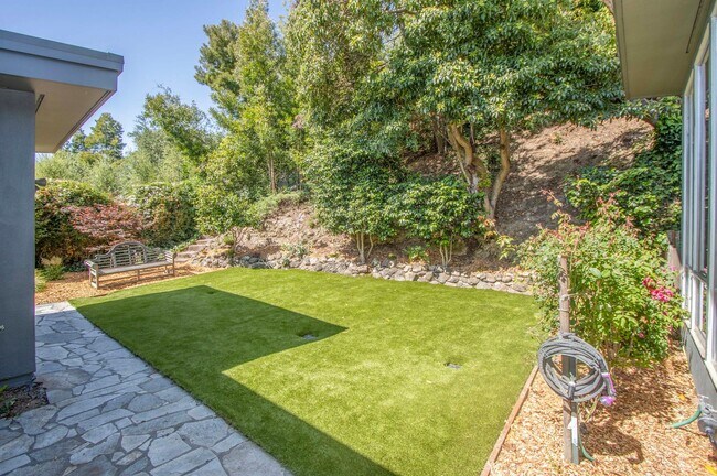 Foto del edificio - Fabulous 4Bed/3bath Mill Valley Home