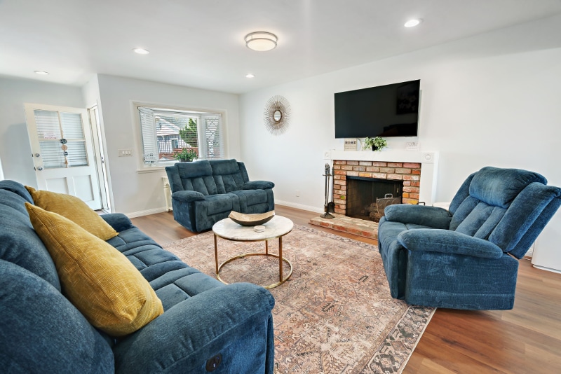 Photo - 23502 Nicolle Ave