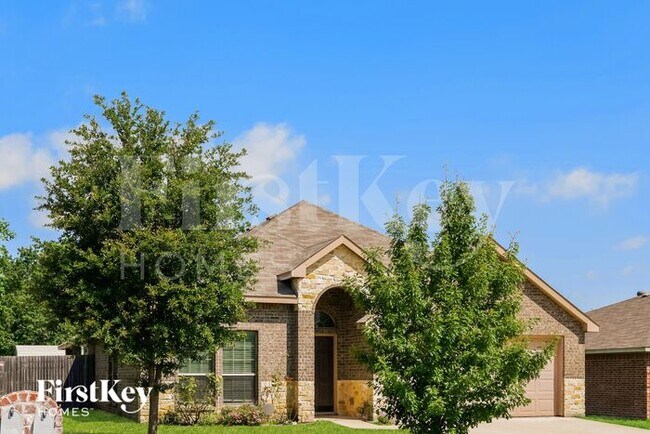 Foto del edificio - 803 Huddleston Ct