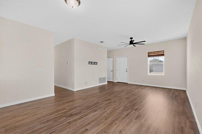 Foto del edificio - 12713 Robert Taft St
