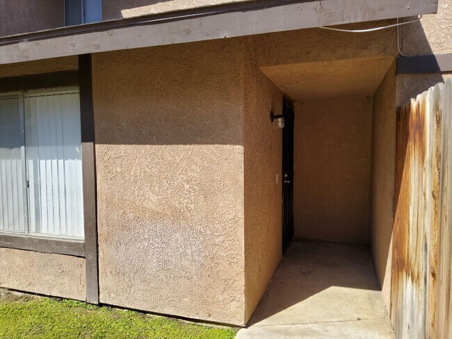 Foto del edificio - 7909 S Laurelglen Blvd