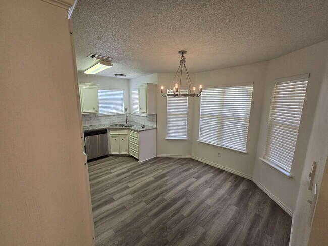 Foto del edificio - "Charming 3-Bedroom Lubbock Home with Cozy...