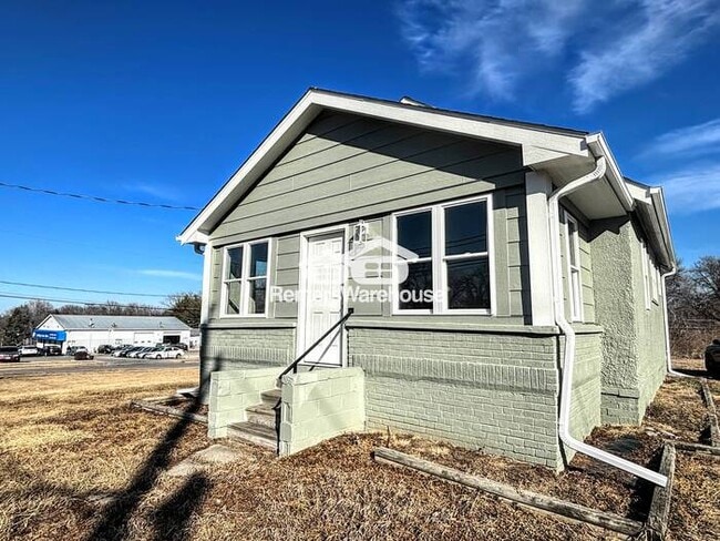 Building Photo - Adorable 2 bedroom House for Rent
