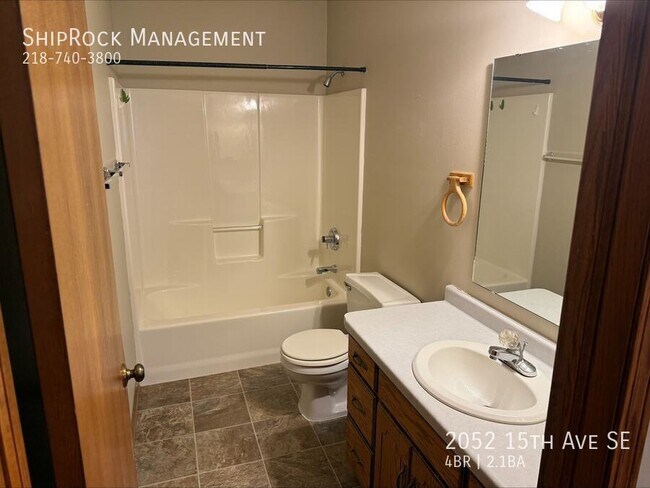 Foto del edificio - 2052 15th Ave SE