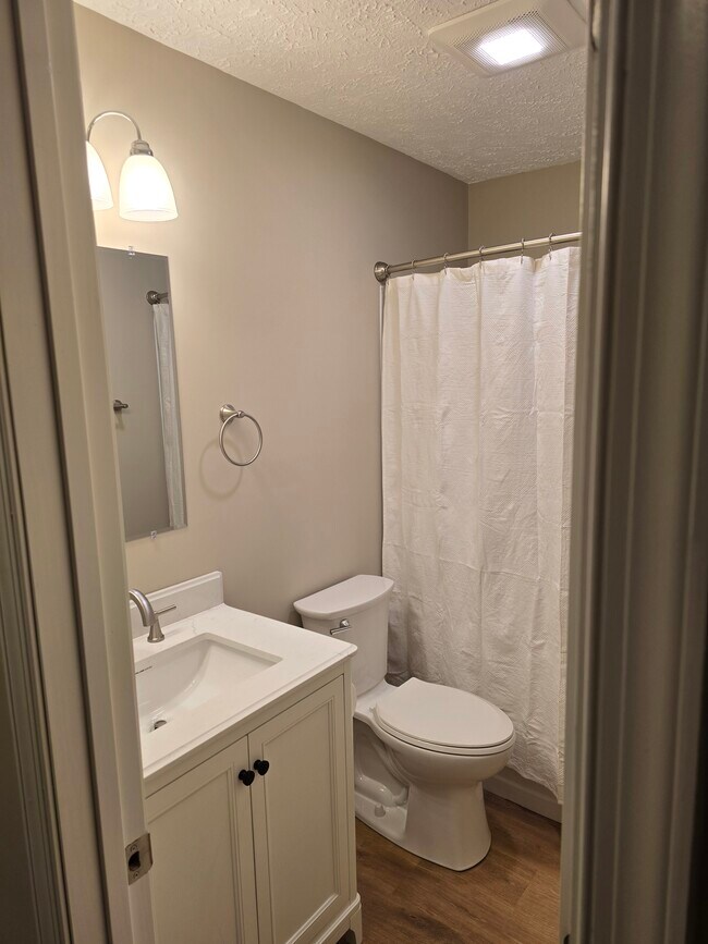 Foto del edificio - 8108 Timberlake Rd