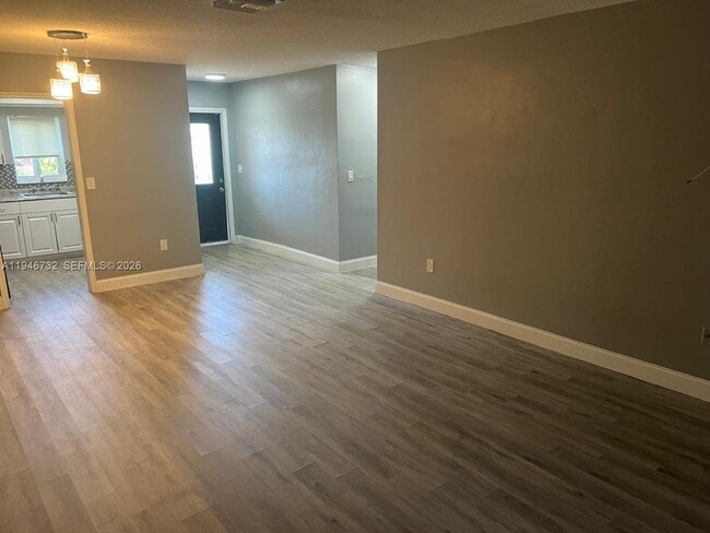 Foto del edificio - 6877 NW 30th St