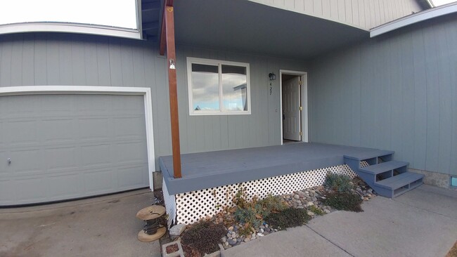 Building Photo - Close to the freeway in Pasco