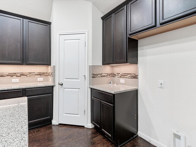 Building Photo - 23827 Pennington Hills Dr