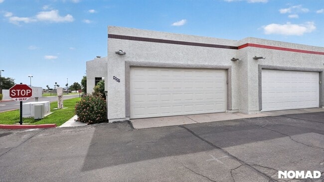 Building Photo - 9237 N 47th Dr