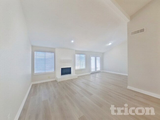 Foto del edificio - 6342 Briar Terrace Dr