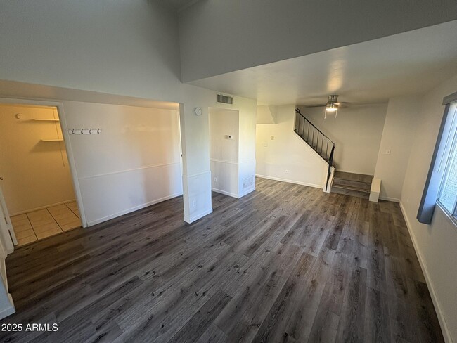 Foto del edificio - 7839 E Rovey Ave