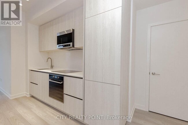 Photo du bâtiment - 120 Broadway Ave