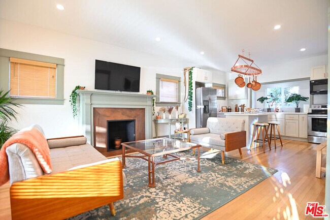 Foto del edificio - 1600 N Kingsley Dr