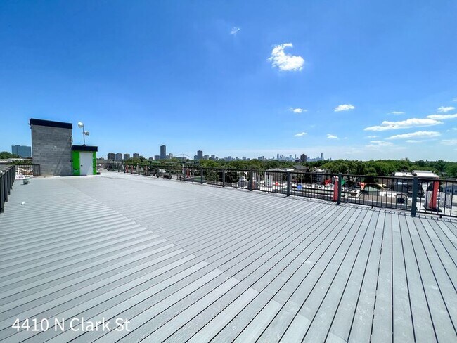 Building Photo - 4414 N Clark St