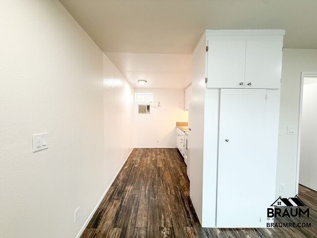 Building Photo - 15634 Leadwell St