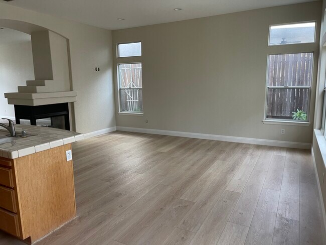 Foto del edificio - 5637 Darby Rd